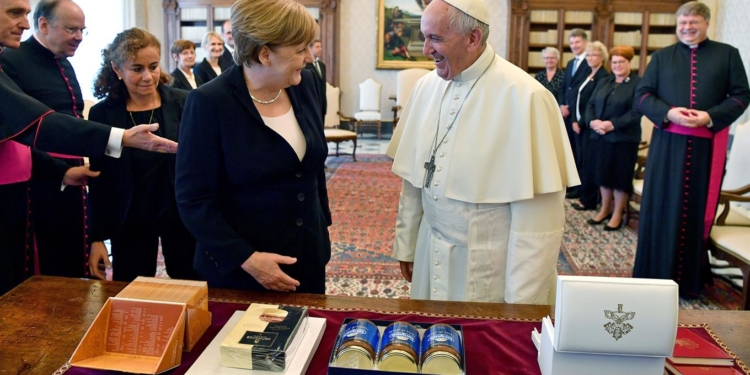 El Papa, la Merkel y el dulce de leche santafesino