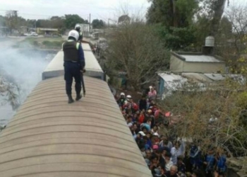 Un tren descarriló y se robaron 8 toneladas de azúcar y un celular