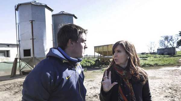 Cristina mostró su dolor por la situación lechera… en el tambo del hermano del intendente