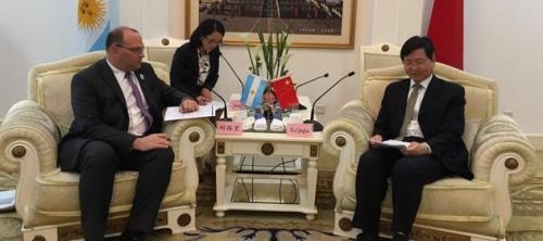 Negri promete mayores controles sobre importación de agroquímicos