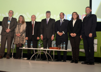 El Gobierno promete una norma nacional fijando las distancias para aplicaciones