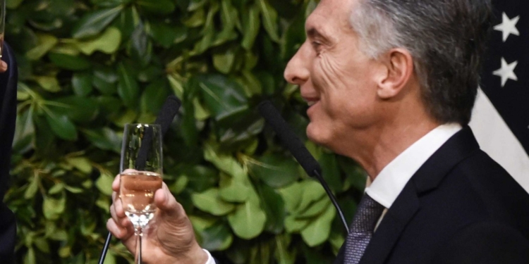 Delante de Macri, la cadena del vino reanudó la “guerra del mosto”