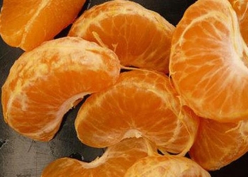 La mandarina envenenada, sin bella durmiente, con nena muerta