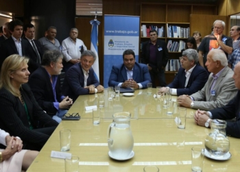 Frente a tres ministros, Atilra y la industria láctea firmaron un nuevo convenio colectivo