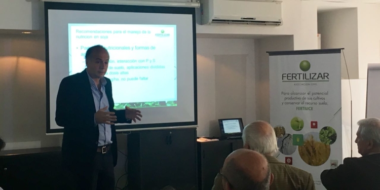 Jorge Bassi: “Hay una brecha para crecer en soja si aplicamos fertilizantes”
