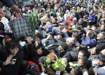¿Cuáles son los motivos del nuevo “feriazo” en Plaza de Mayo?