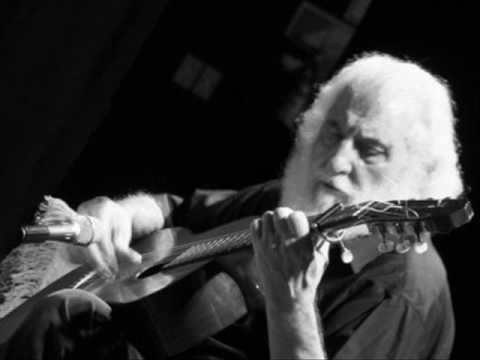 Un encuentro con José Larralde en la vereda de una verdulería