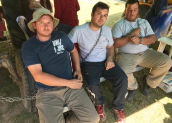 Productores de Córdoba se encadenan hartos de la presión ambientalista