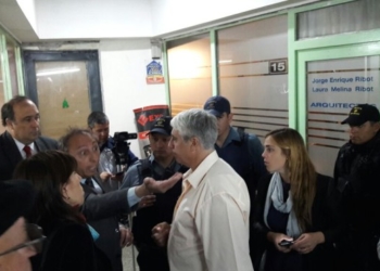 Cantando el Himno, como en los 90, se aplazó el remate de una chacra