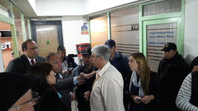 Cantando el Himno, como en los 90, se aplazó el remate de una chacra