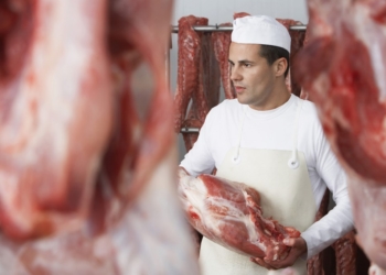 Los frigoríficos deberán anticipar 40 pesos por cabeza en aportes patronales