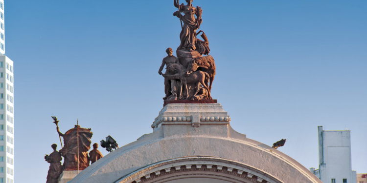 En el escándalo del “bono Etchevehere” solo falta que hable la entidad que puso el dinero