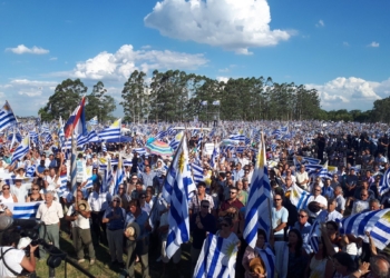 La gesta uruguaya: reclamos que llegan del otro lado del charco y que agitan las aguas argentinas
