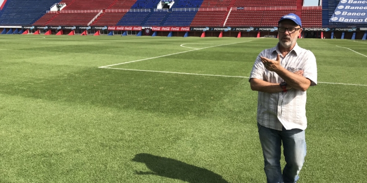 Agro.grafías: Los secretos del ingeniero que cuida las mejores canchas de fútbol