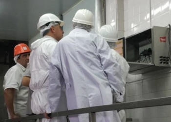 Suspenden a 130 mataderos que no compraron los controladores de faena