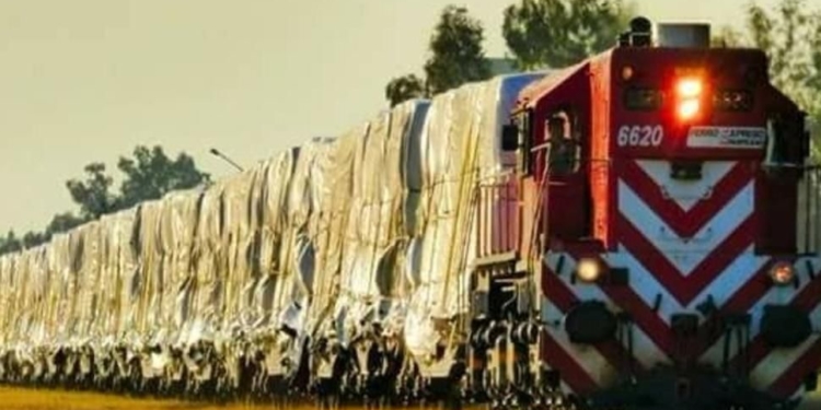 Crónicas Robadas: El primer tren cargado de alfalfa
