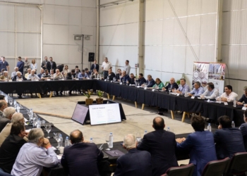 La “caravana de la competitividad” llegó hasta las fábricas de maquinaria agrícola