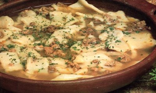 Sabores y Saberes: Pantrucas campesinas del Neuquén según Héctor Alegría