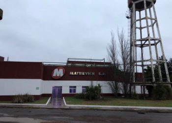 Reabre un frigorífico en Santa Fe y Macri se sube a la fiesta