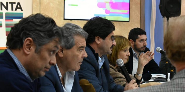 Los productores le pedirán a Macri que el Estado intervenga en la cuestión lechera