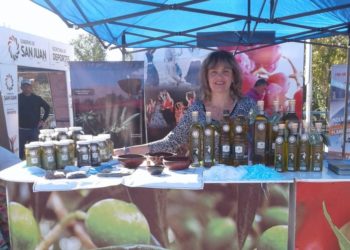 Bettina y las ganas de seguir viviendo entre olivos traídos por sus abuelos