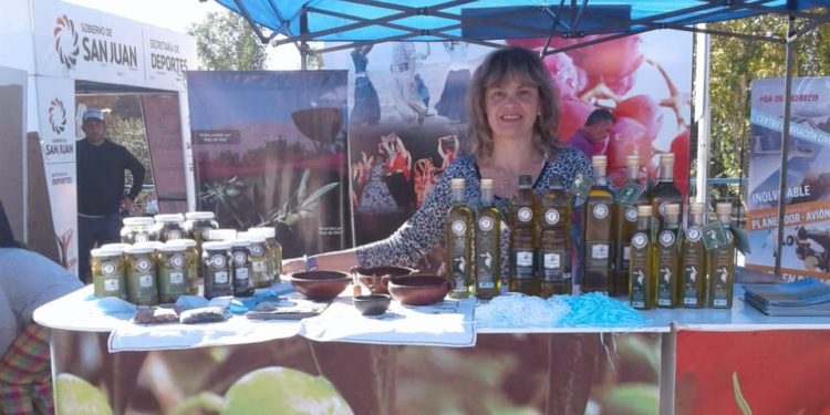 Bettina y las ganas de seguir viviendo entre olivos traídos por sus abuelos