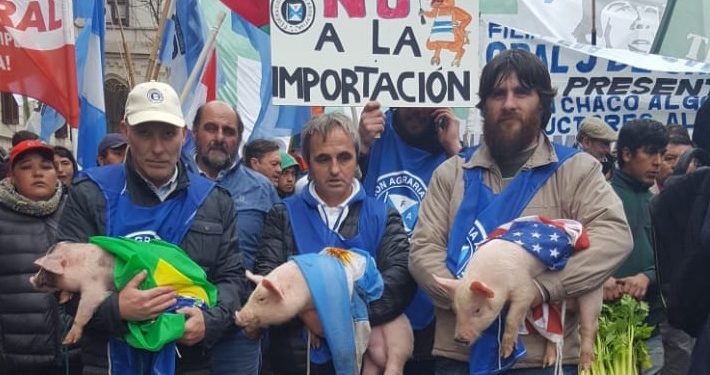 Una protesta de pequeños productores y las dos caras de Federación Agraria