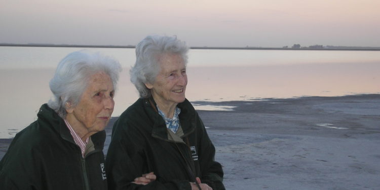 Joni Mitchell, dos hermanas lectoras y la historia del primer campo orgánico del país