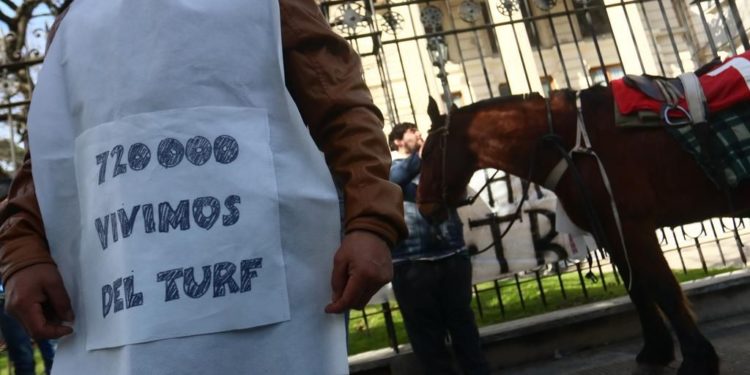 Investigación: Mientras arremete contra la hípica, Vidal concede subsidios para celebrar el Día del Gaucho