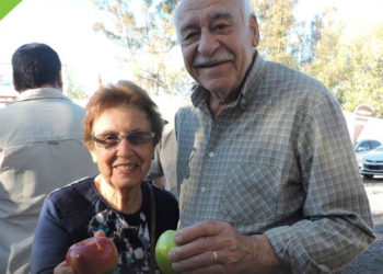 “Una manzana por un abrazo”: una buena iniciativa que puede aliviar la crisis del Alto Valle