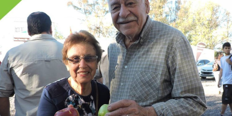 “Una manzana por un abrazo”: una buena iniciativa que puede aliviar la crisis del Alto Valle