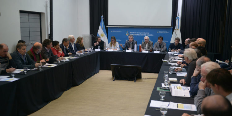 Ni un Power Point le quedaría al gobierno para enfrentar la crisis lechera