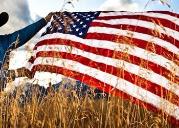 Trump no achica ante China y otorga multimillonarios subsidios a sus productores