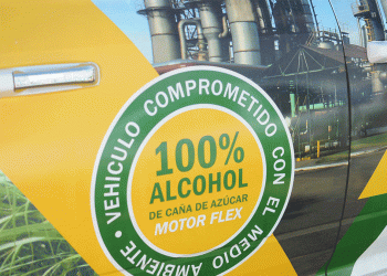 Los ingenios azucareros comienzan la zafra 2021 sin saber qué sucederá con uno de sus principales subproductos: el bioetanol