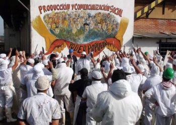 En medio de una guerra comercial por la faena, 22 frigoríficos amenazan suspender 40% de su personal