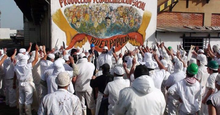 En medio de una guerra comercial por la faena, 22 frigoríficos amenazan suspender 40% de su personal