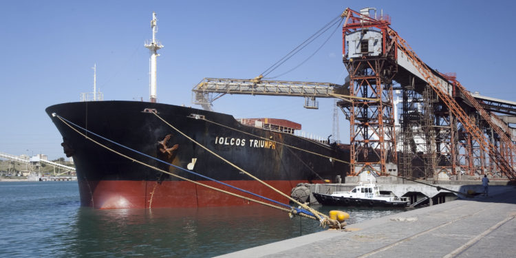 Destacan que es más barato y sencillo operar desde los puertos argentinos