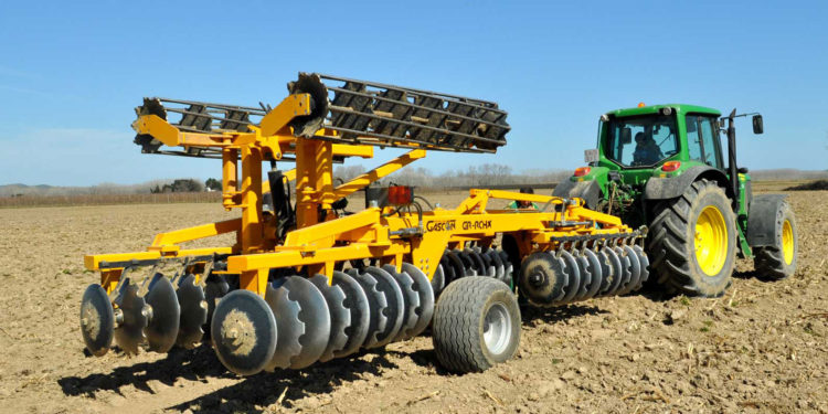 Por la caída de ventas, las fábricas de maquinaria agrícola ya hablan de suspender y despedir gente