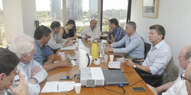 A horas de la protesta, Agroindustria promete que impulsará “buenas prácticas” en la cadena láctea