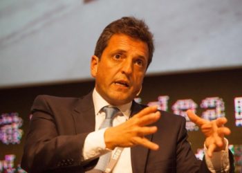 Massa tuiteó y CRA lo cruzó duro por “ignorante” y “facilista”