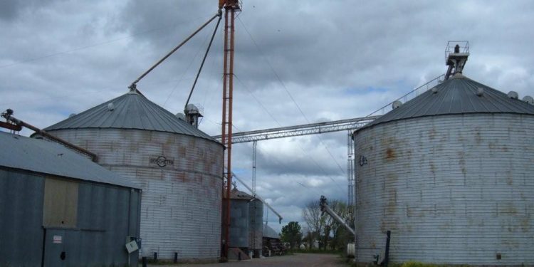 Si la Mesa no protesta, los silos hablan: Acopiadores critican posible suba de retenciones