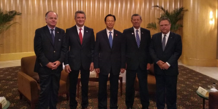 Otro viaje a China, para pedir por las variedades de soja transgénica que necesita el Mercosur