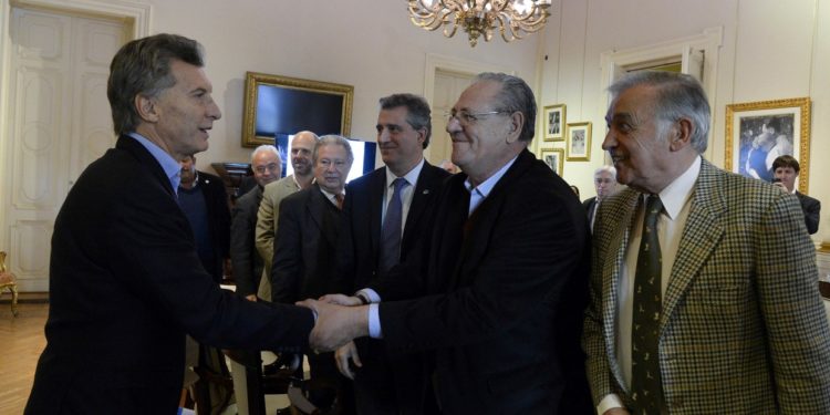 En Industria se demora la baja de las retenciones a los cueros crudos que había prometido Macri