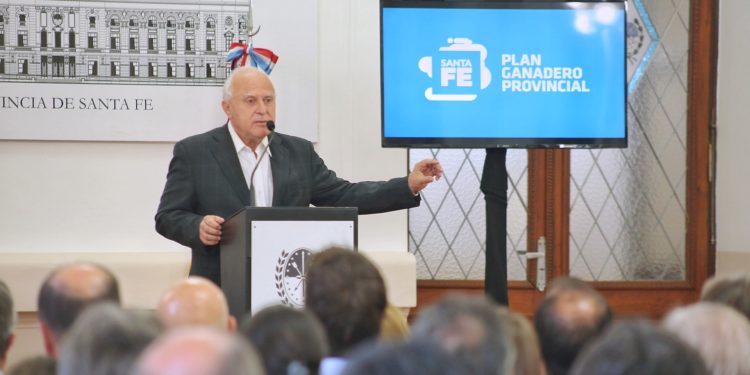 Santa Fe tiene un plan: Busca aumentar 85% la producción de terneros y un “estandar único” para los frigoríficos