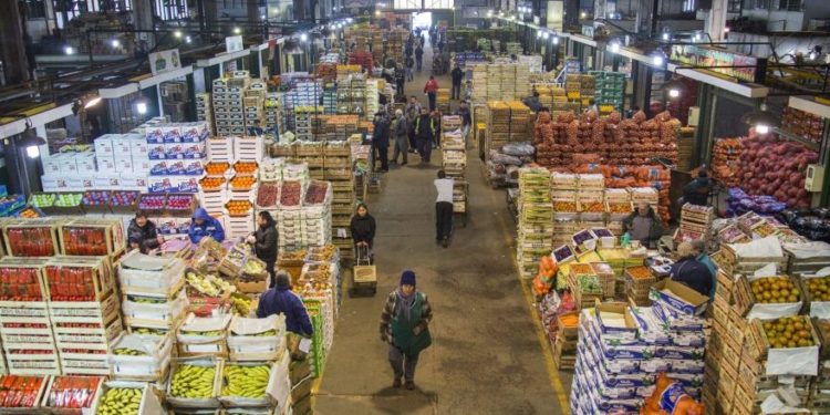 Crónicas robadas: Verduras “envenenadas” en el Mercado Central y una lección de buen periodismo