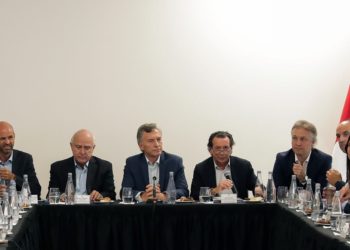 Revisarán con Dujovne el esquema de retenciones para la soja y sus derivados