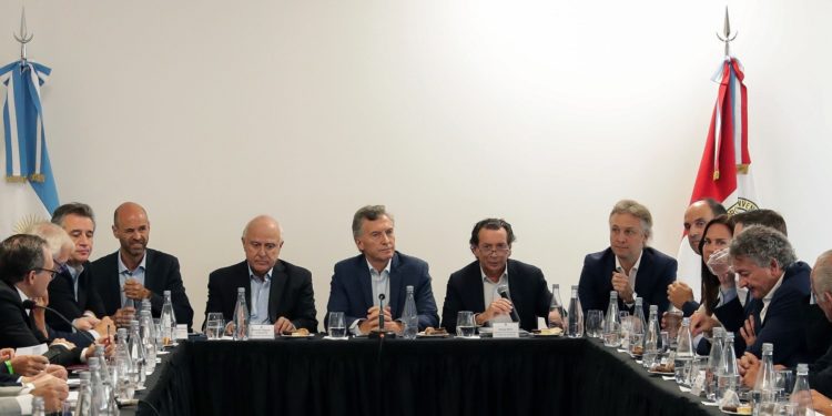 Revisarán con Dujovne el esquema de retenciones para la soja y sus derivados