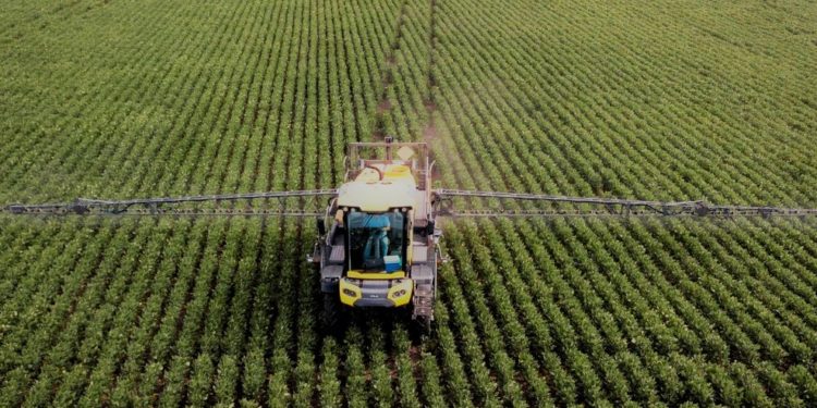 Para Brasil las peras y manzanas argentinas son peligrosas, pero el glifosato es seguro