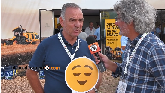 Los emoji del agro: José María López, de Pauny, está 😌 por mejores ventas de tractores