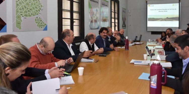 Una vez más, en Buenos Aires ratifican que se van a reparar los caminos de la cuenca lechera